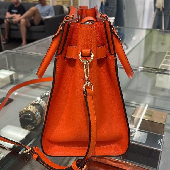 MICHAEL KORS HAMILTON MEDIUM SATCHEL
COLOR: Poppy
New with the tag - Picture 7 of 16